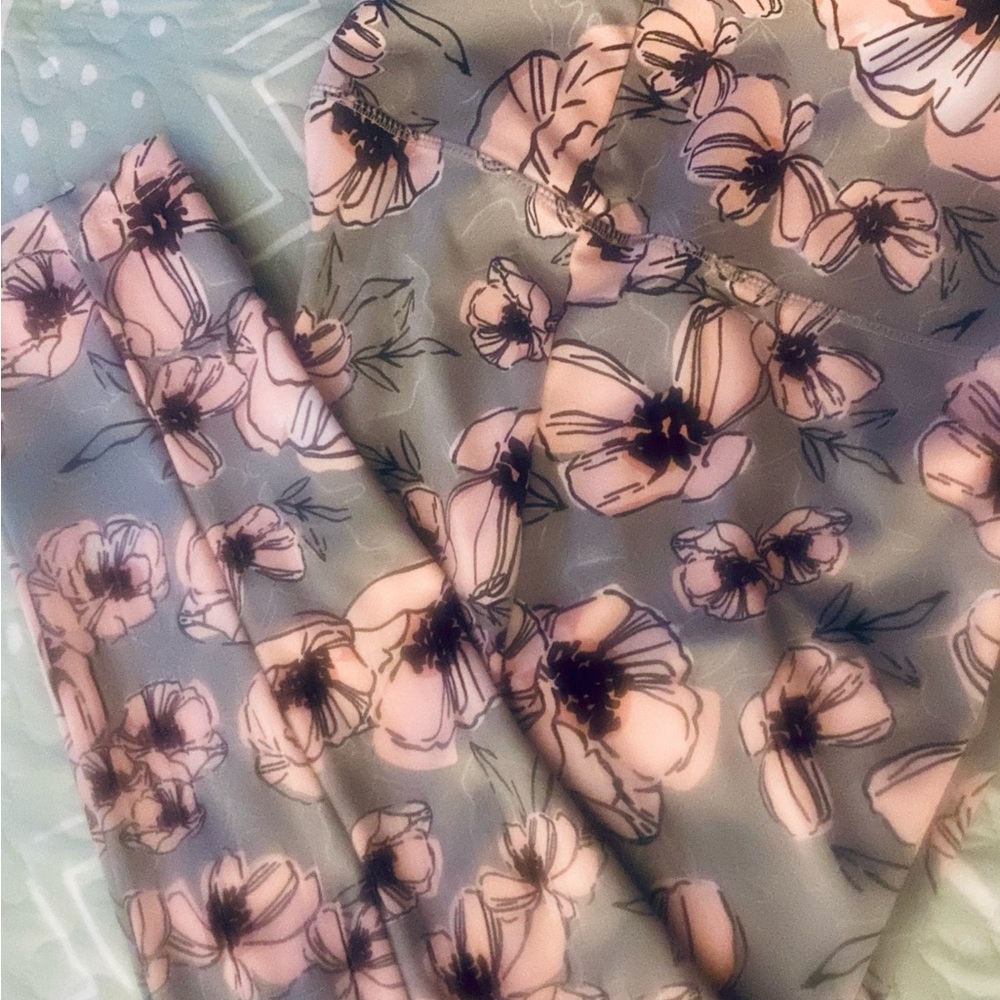 Pink and grey leggings. Sz M